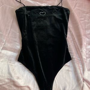 (SOLD) Velour Rhinestone Heart Bodysuit